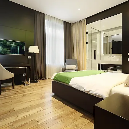 Maccani Black Luxury Gasthof
