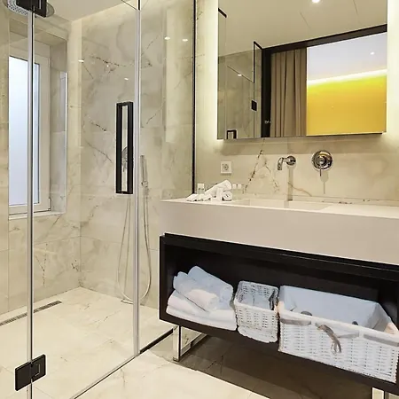 Maccani Black Luxury Gasthof Belgrad