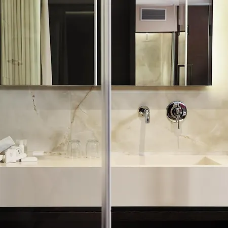 Maccani Black Luxury 4* Belgrado