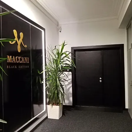 Maccani Black Luxury בית הארחה