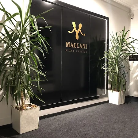 Maccani Black Luxury בית הארחה 4*