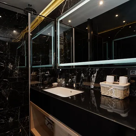 Maccani Black Luxury