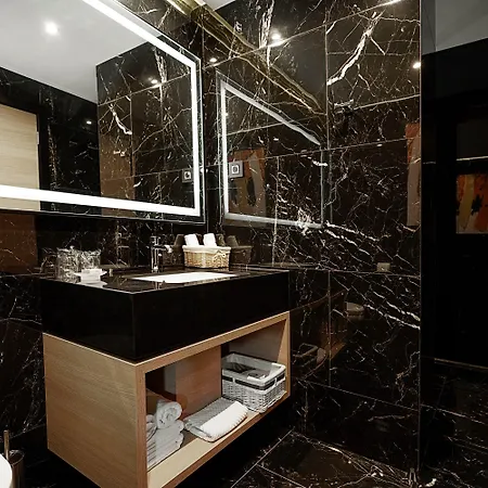 Maccani Black Luxury 4*