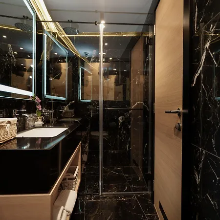 Maccani Black Luxury 4* Белград