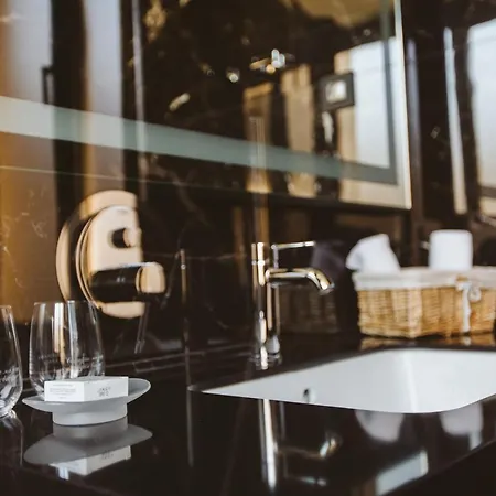 Maccani Black Luxury 4* Белград