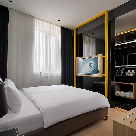 Maccani Black Luxury