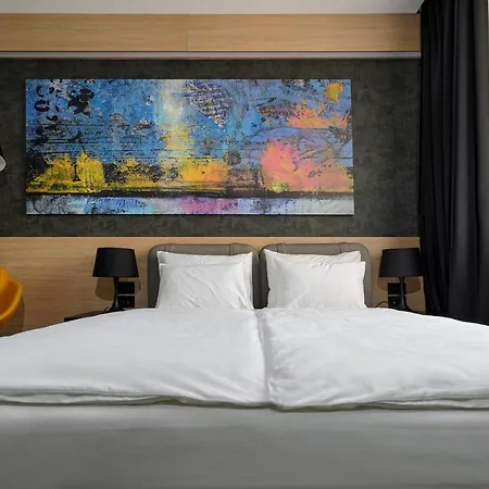 Maccani Black Luxury 4*