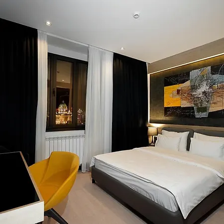Pensión Maccani Black Luxury